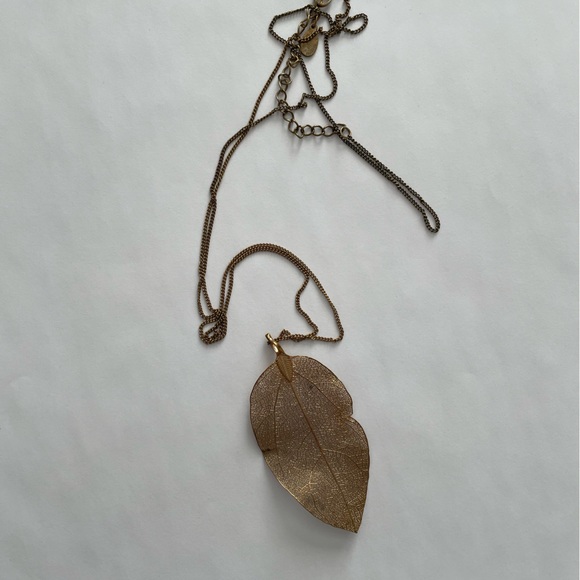 Delicate Gold Leaf Pendant Necklace - Picture 5 of 5